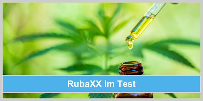 RubaXX im Test: Eine kleine braune Flasche, in die aus einer Pipette CBD Öl tropft. Im Hintergrund eine Cannabispflanze.